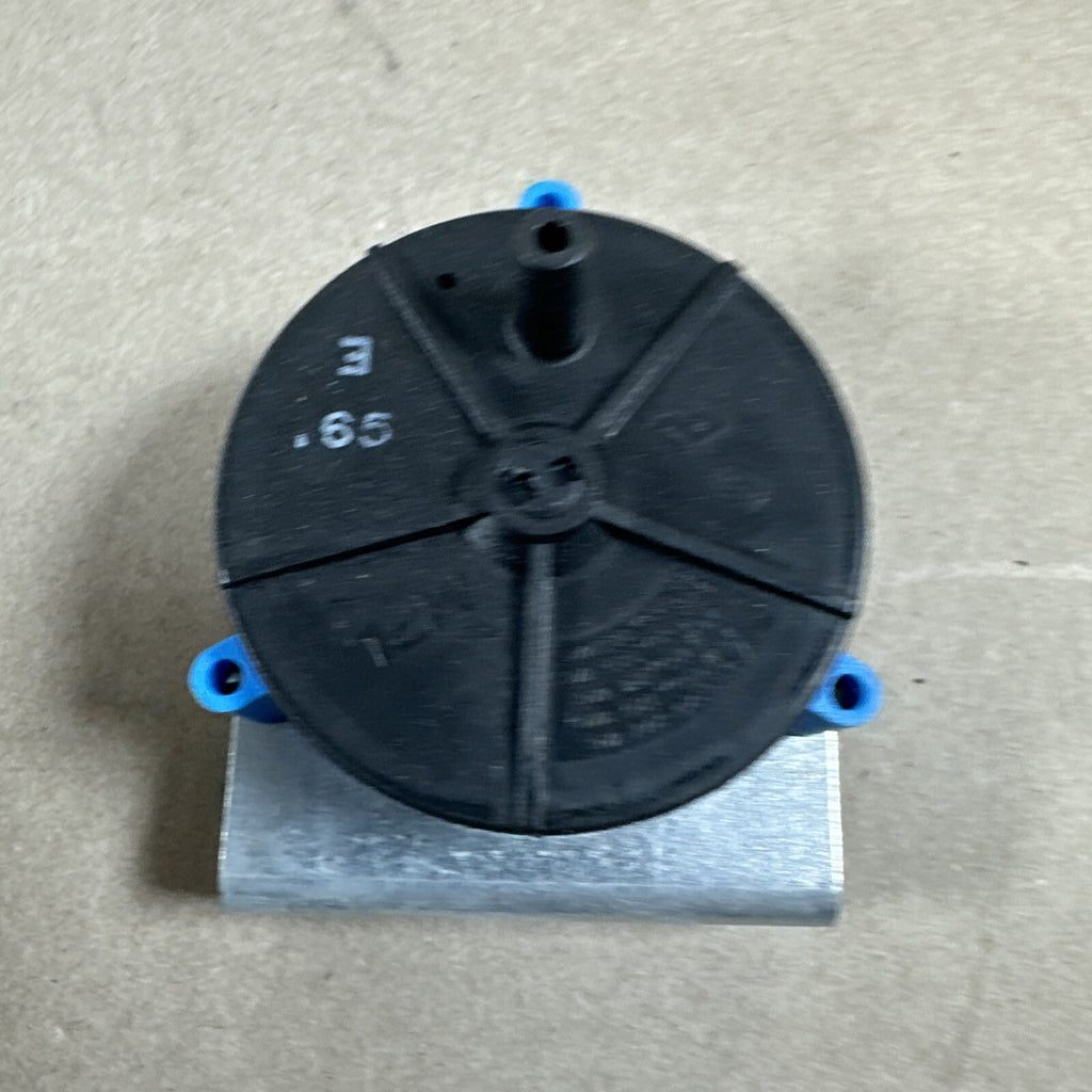 S1-024-25006-710 York Controls .65"Wc Pressure Switch OEM S1-024-25006-710