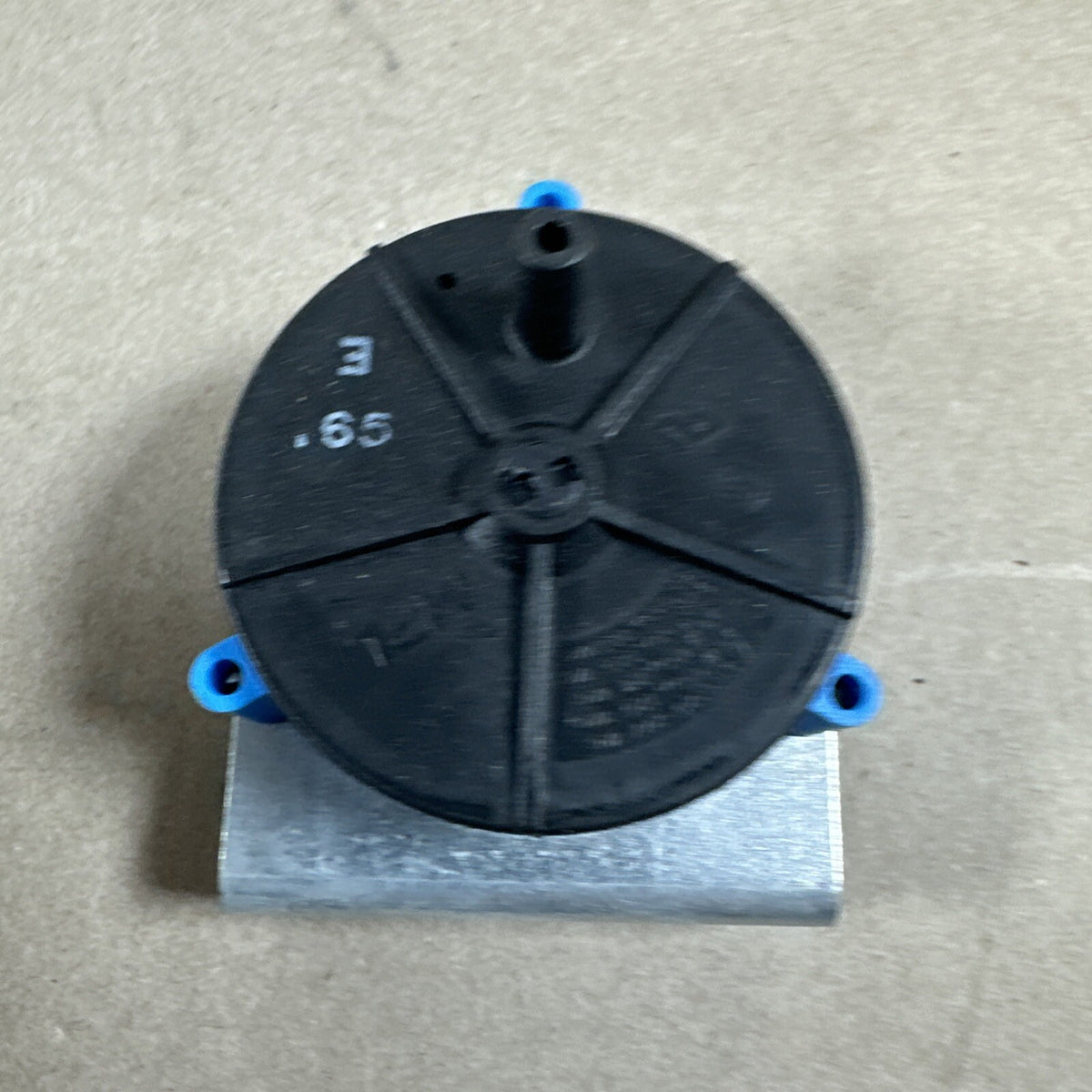 S1-024-25006-710 York Controls .65"Wc Pressure Switch OEM S1-024-25006-710