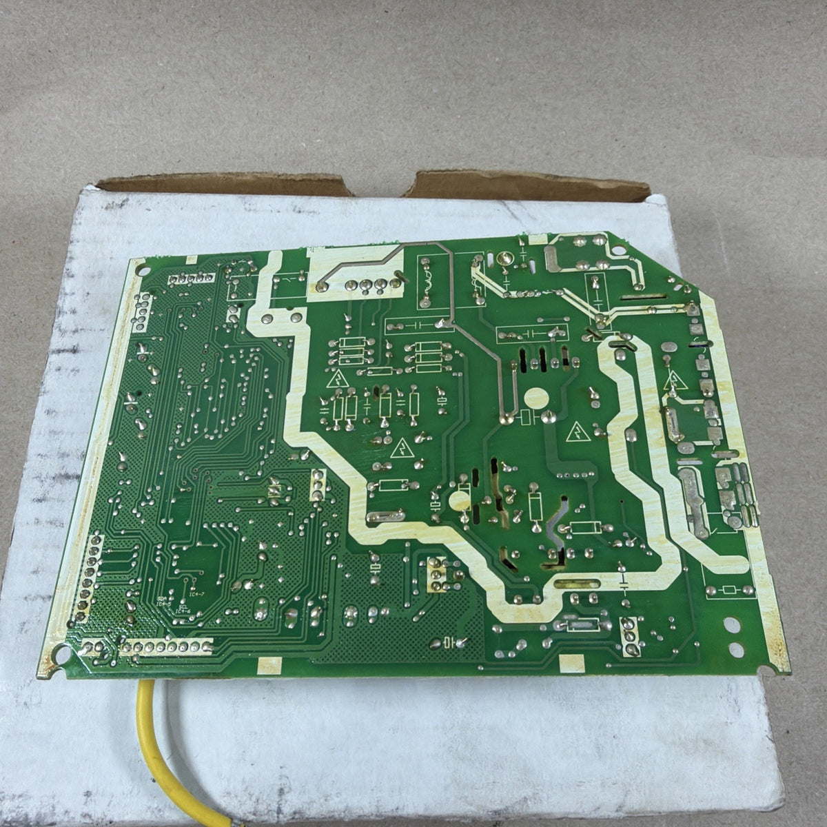 NEW🔥 Lennox 17122000A22622 Main Control Board Cat #  Y9506