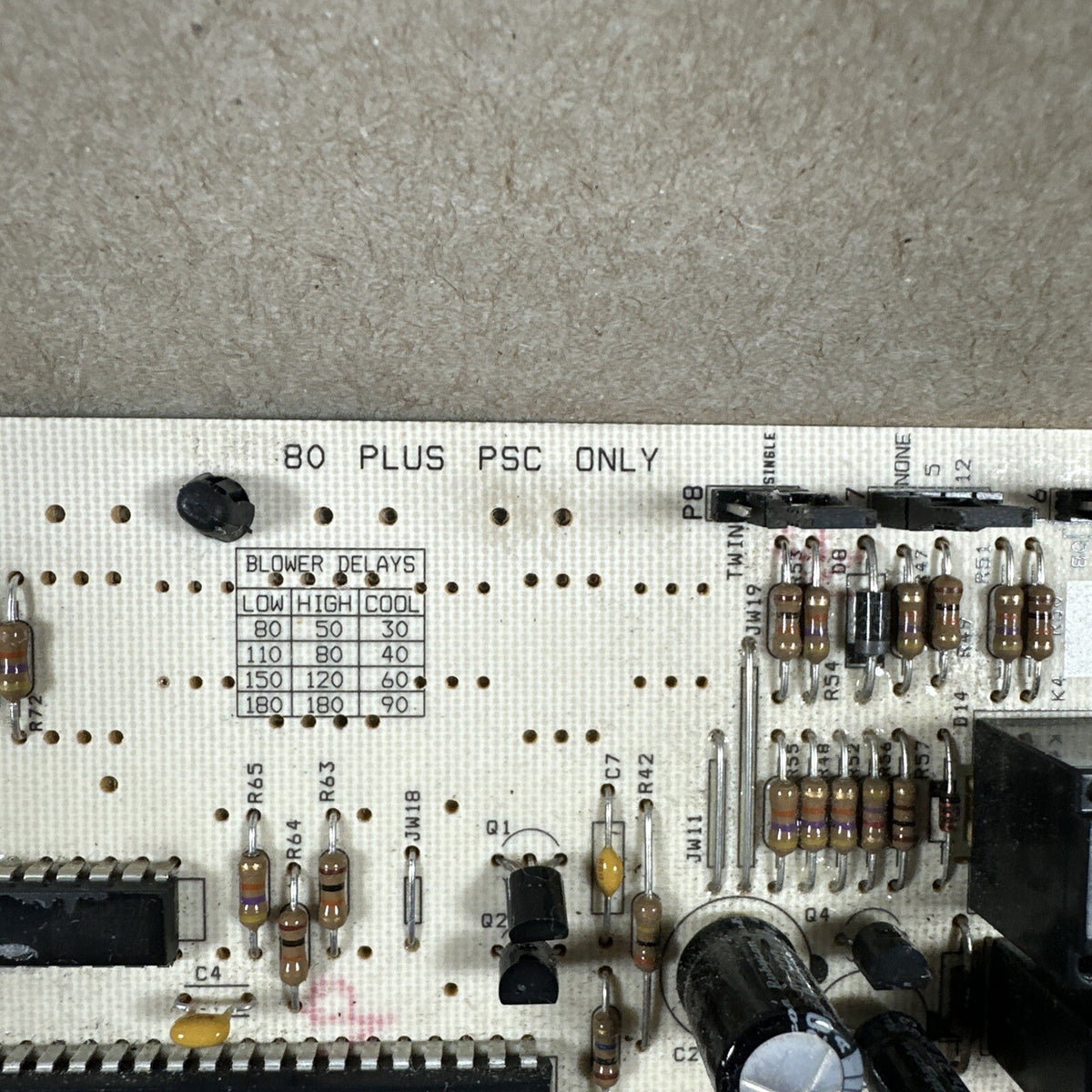 1162-B3-201A 539617 1011 1162-201 OEM control board of York Furnace   (N170)