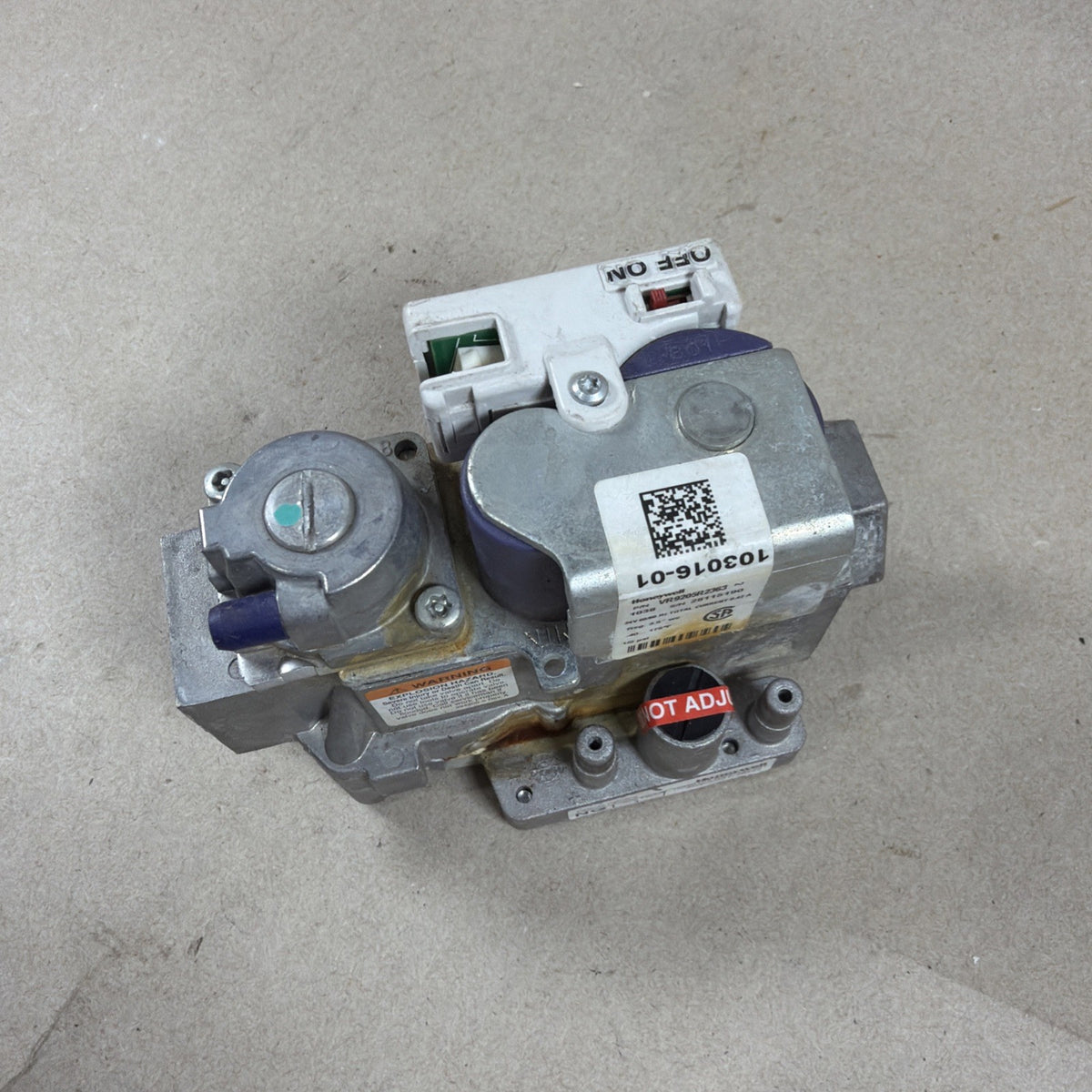 🔥🔥 HONEYWELL VR9205R2363 Modulating Gas Valve LENNOX 103016-01 🔥🔥