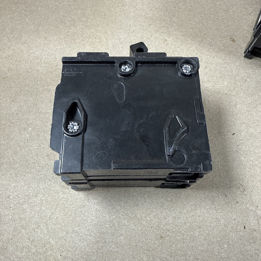 Two (2 Siemens) Q225 25 Amp Double Pole Trip Plug On Circuit Breaker 120 240 V