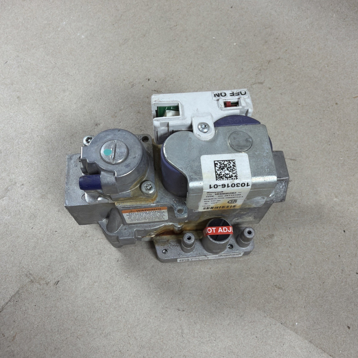 🔥🔥 HONEYWELL VR9205R2363 Modulating Gas Valve LENNOX 103016-01 🔥🔥