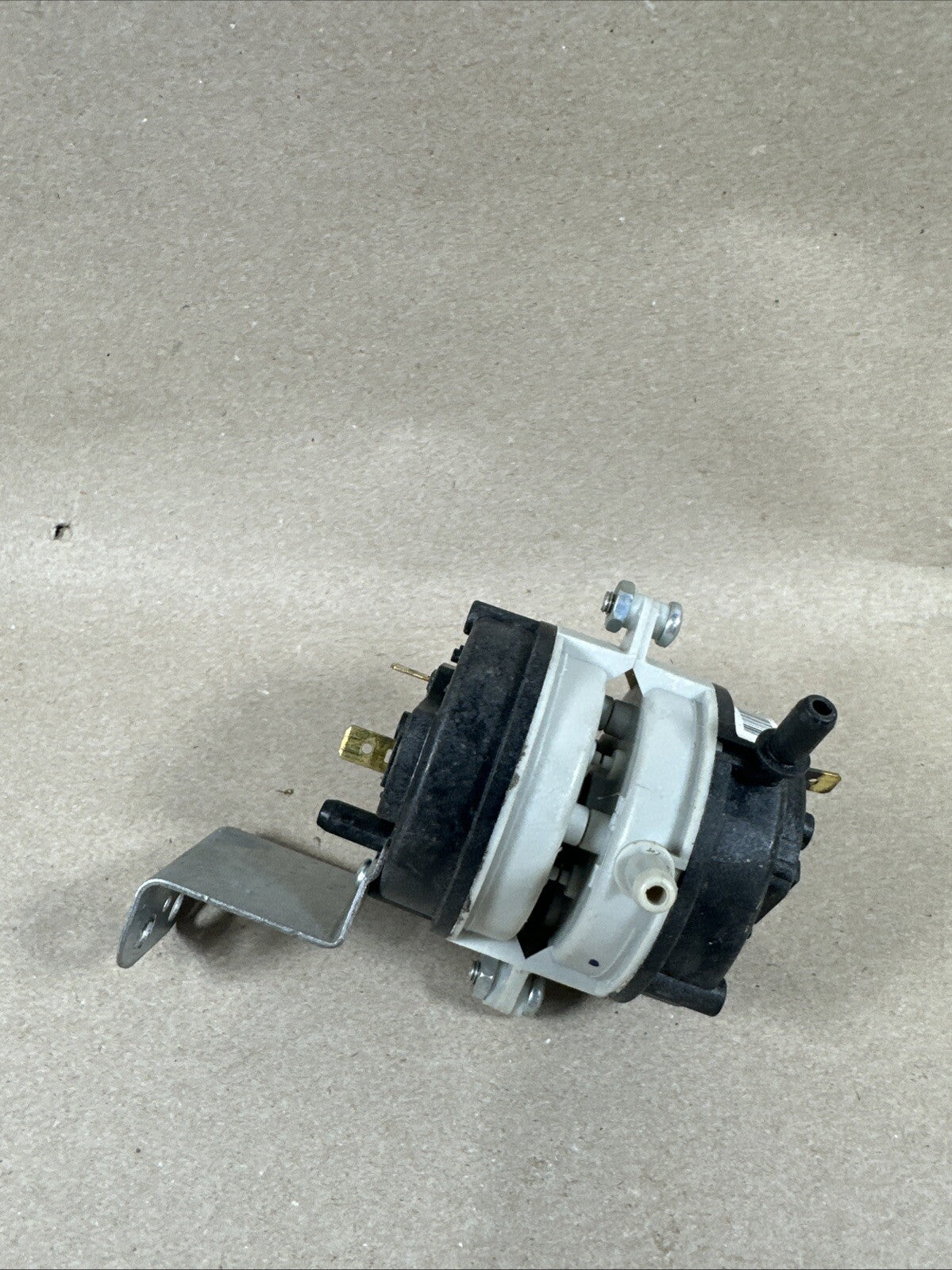 BA20149 Honeywell Furnace Dual Air Pressure Switch C342634P62. (Bin A