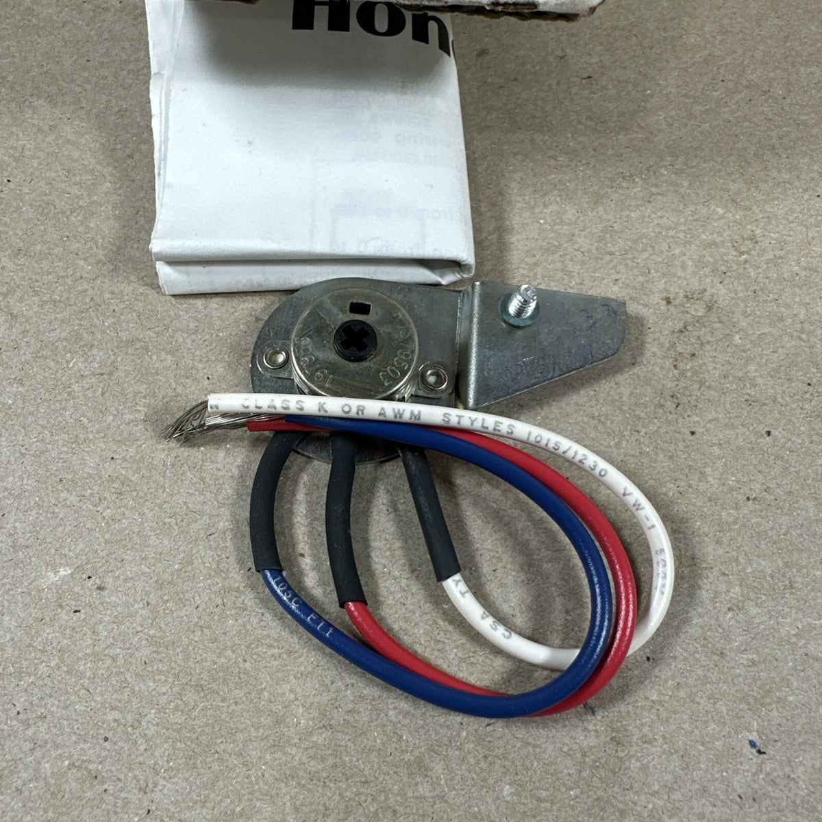 Q209A1022-HONE   HONEYWELL POTENTIOMETER 150 W/BRKT FOR MOD MOTOR