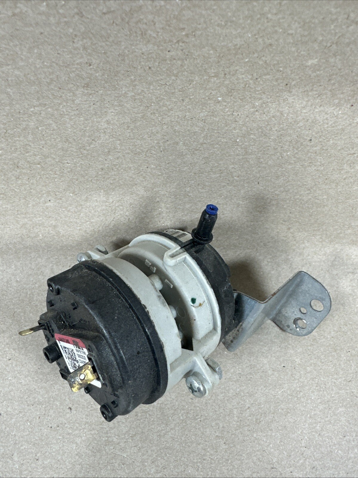 BA20149 Honeywell Furnace Dual Air Pressure Switch C342634P62. (Bin A)