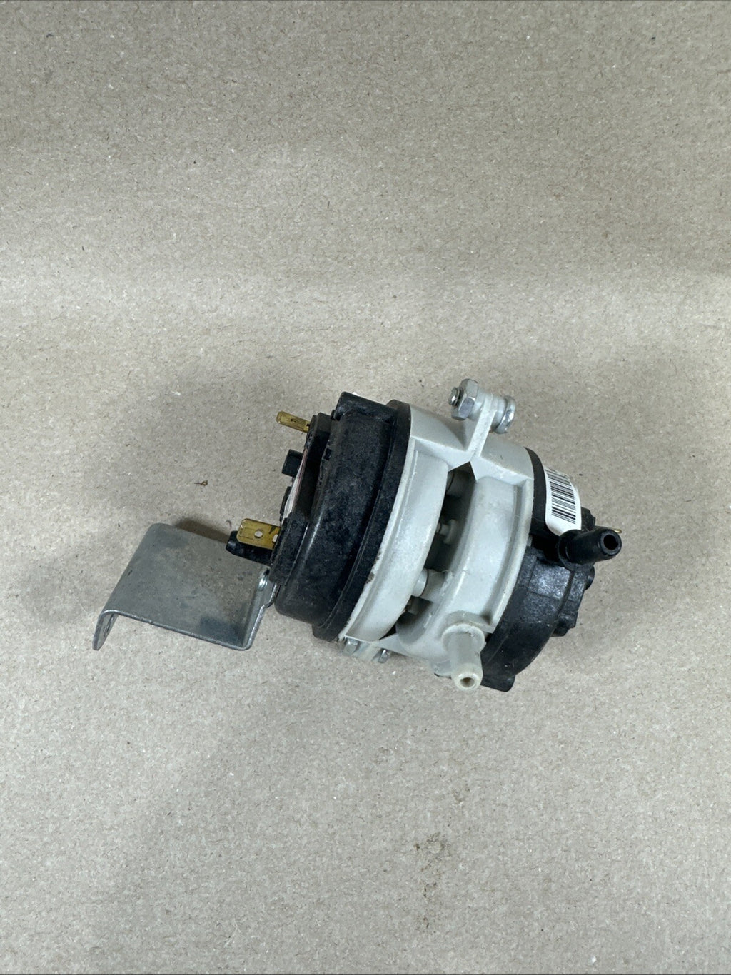 BA20149 Honeywell Furnace Dual Air Pressure Switch C342634P62. (Bin A)