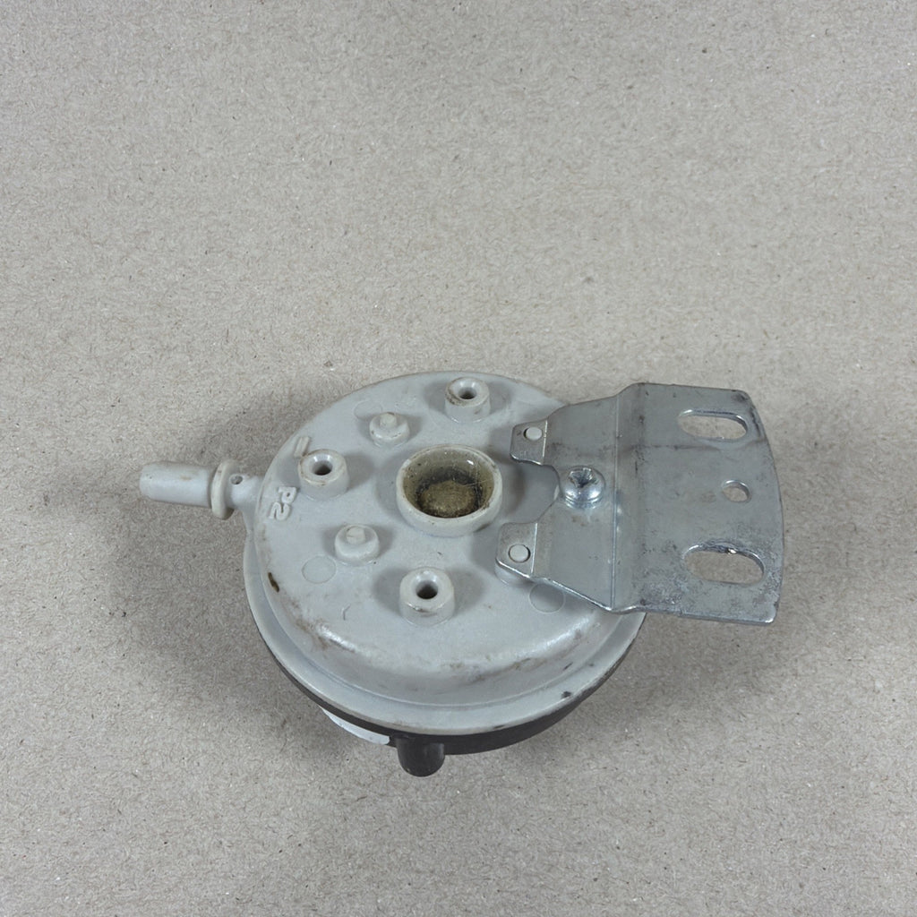 🔥🔥. Pressure Switch |  IS20305-5709. Honeywell  M-1428.  0.55” WC PF. (Bin C)