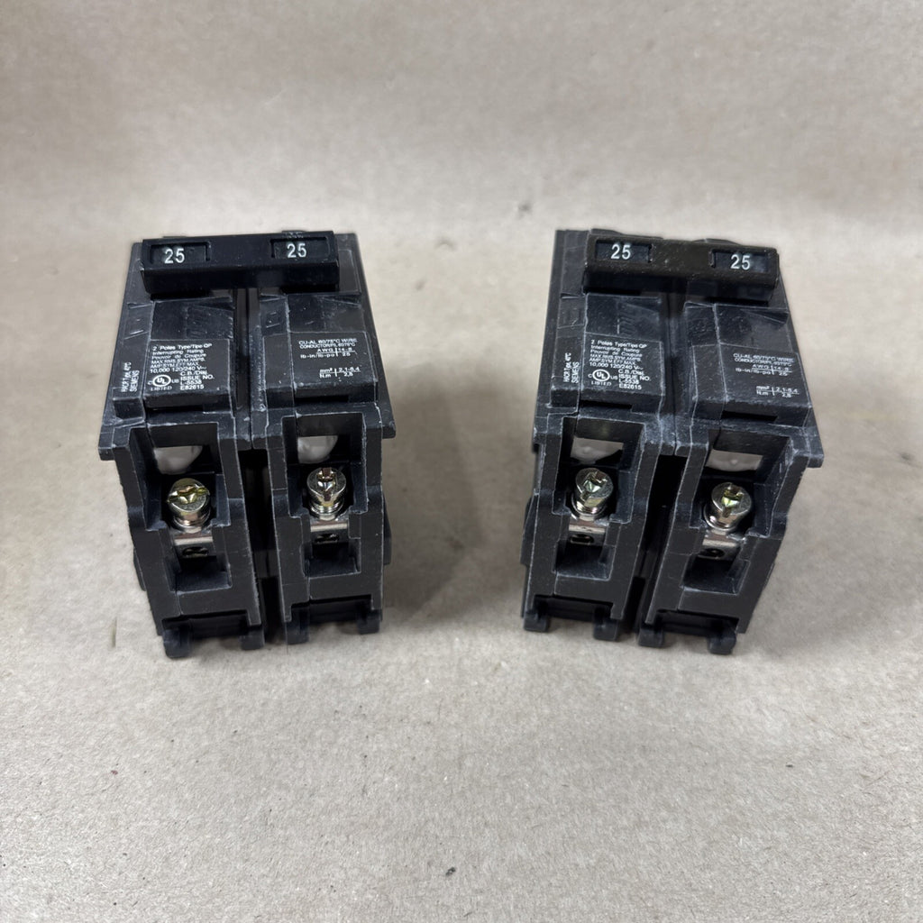 Two (2 Siemens) Q225 25 Amp Double Pole Trip Plug On Circuit Breaker 120 240 V