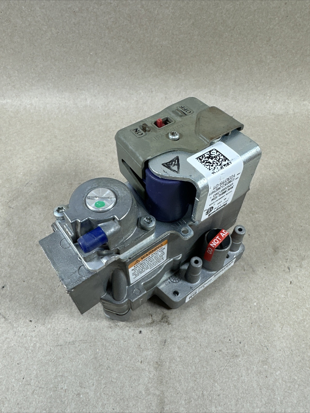 🔥🔥 HONEYWELL VR9205R2363 Modulating Gas Valve LENNOX 103016-01 72W34