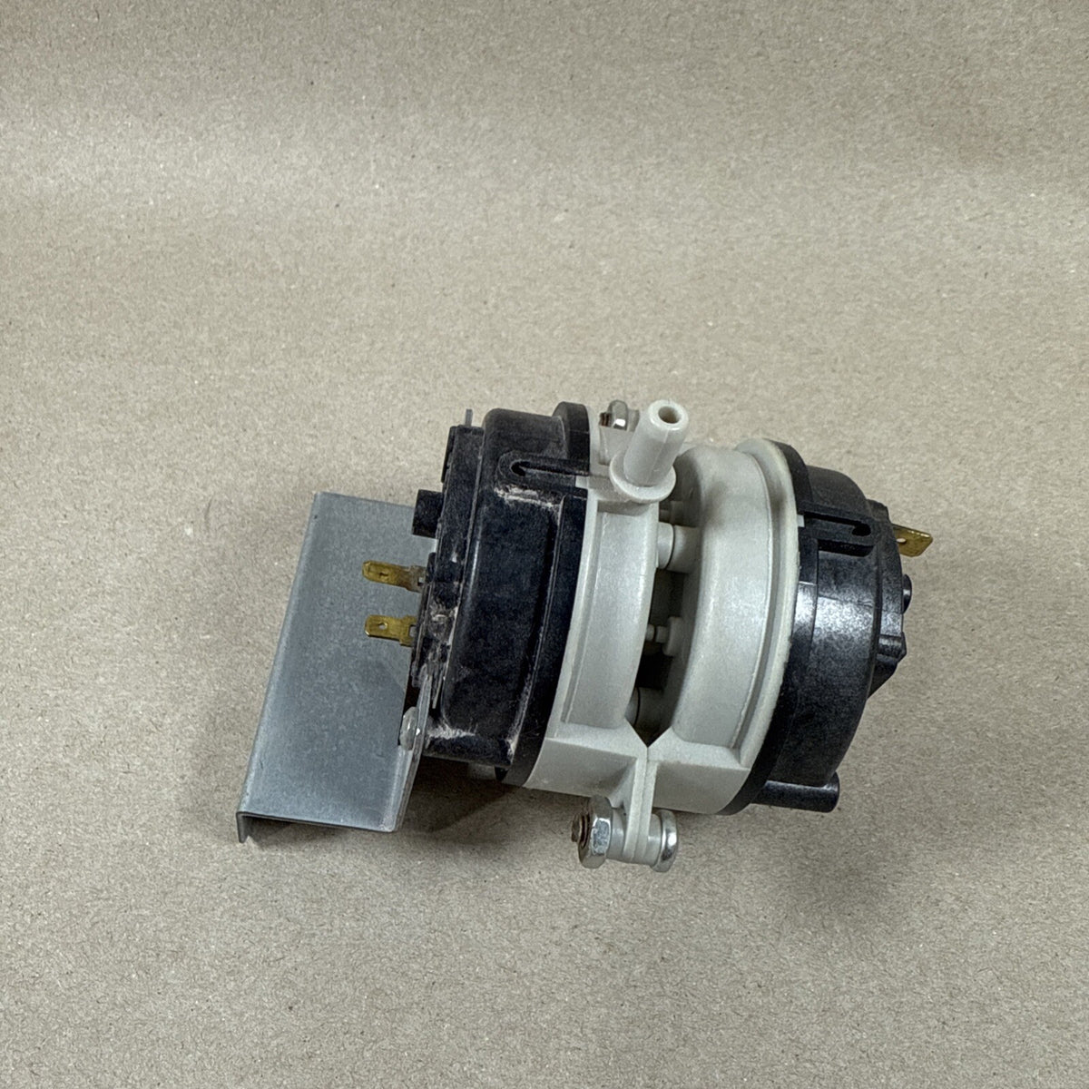 TESTED🔥  Honeywell BA20114 Dual Air Pressure Switch 18M6201. (BIN A)