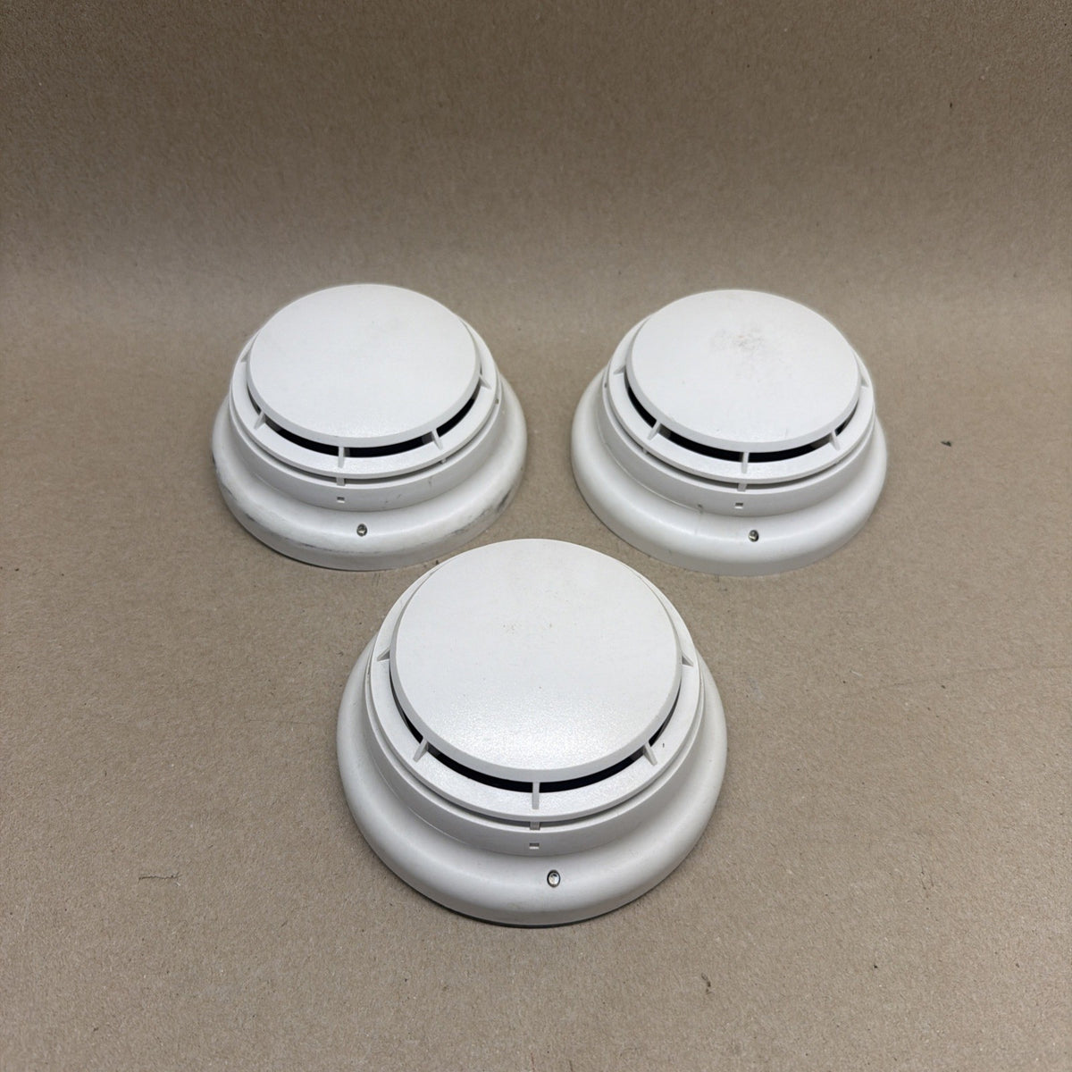 Lot Of 3- Simplex TrueAlarm Smoke Detector 4098-9714 With Base 4098-9792