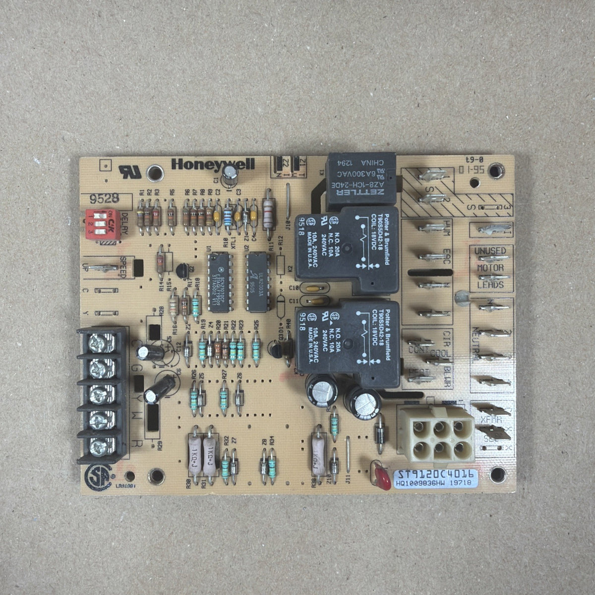 Honeywell ST9120C4016 Furnace Control Circuit Board HQ1009836HW
