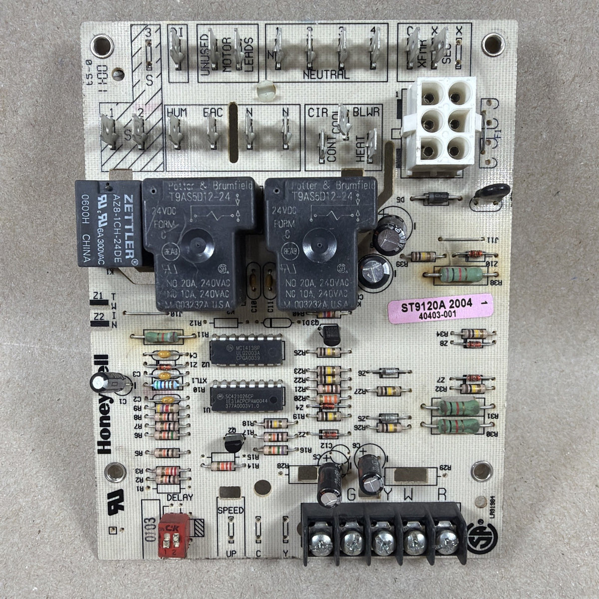 TESTED🔥 Furnace Control Circuit Board ST9120A 2004 40403-001 Honeywell (B14)